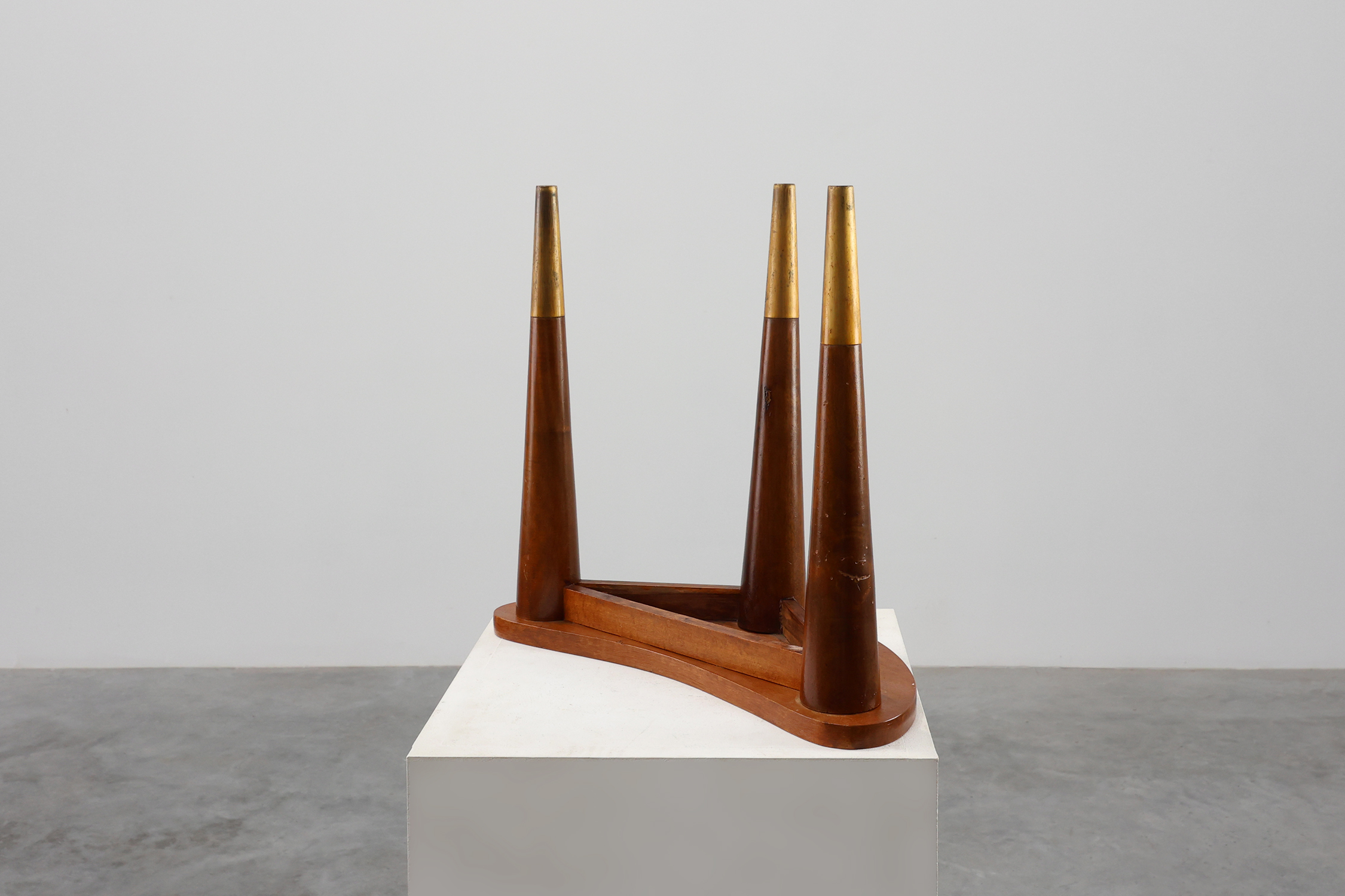 Small table in wood and brass stamped &ldquo;Italia&rdquo; in the manner of Gio Ponti, Italy 1950sthumbnail